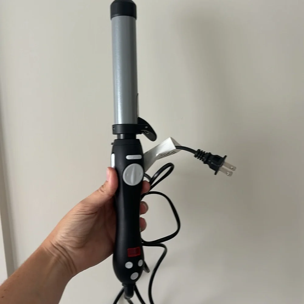 The Beachwaver Co. Black and Silver Curling Wand